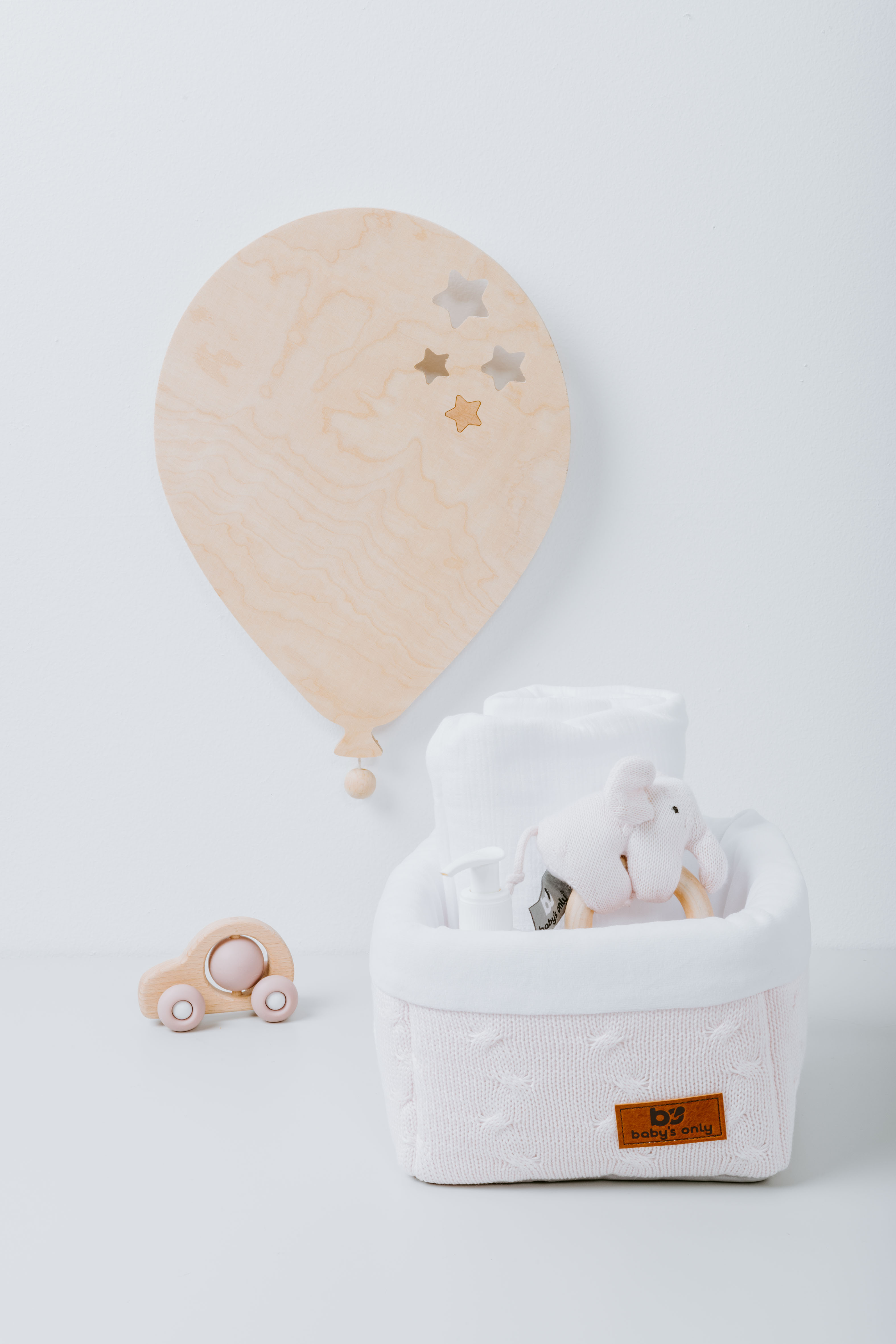 Wooden rattle elephant classic pink