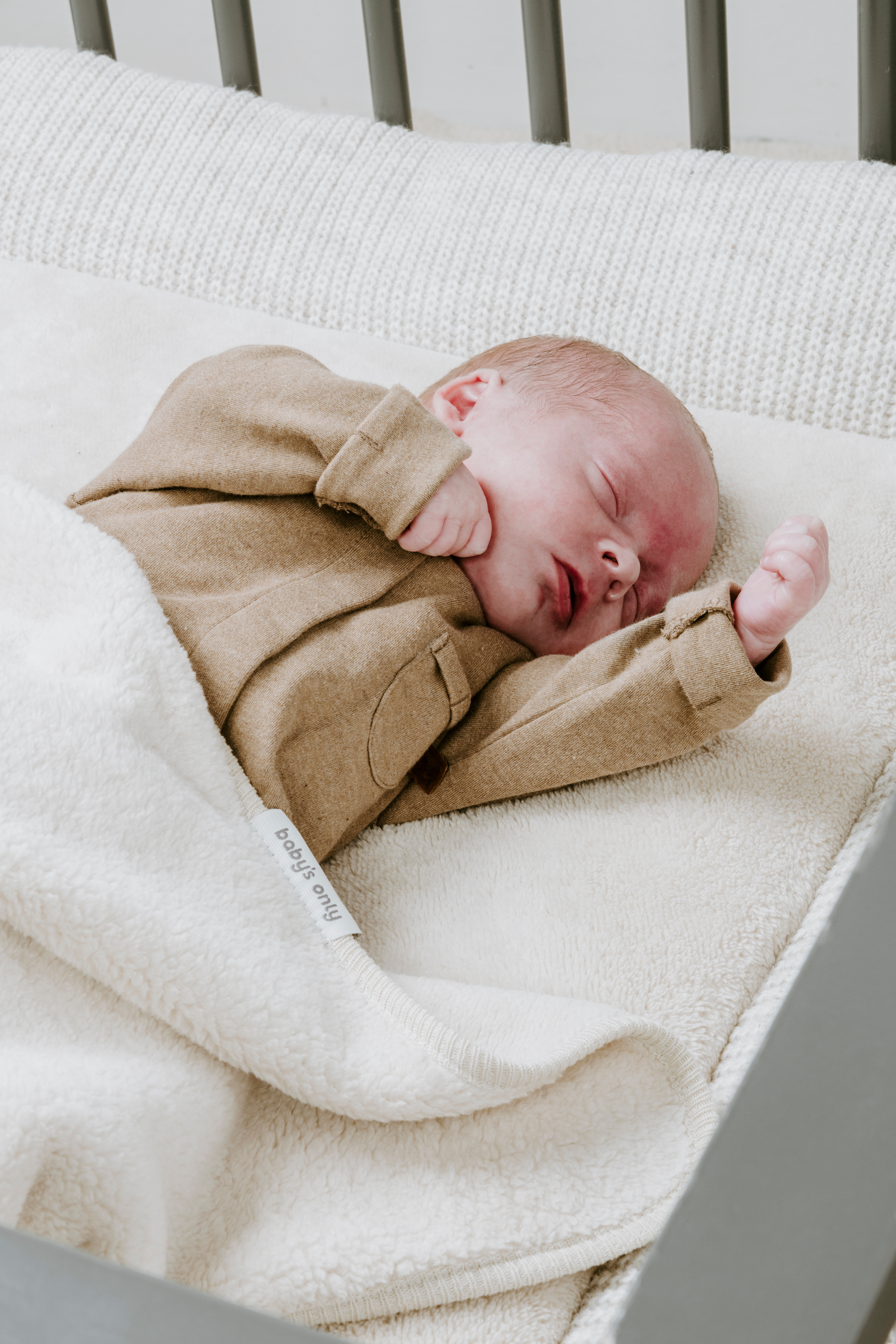 Baby crib blanket Cozy urban taupe