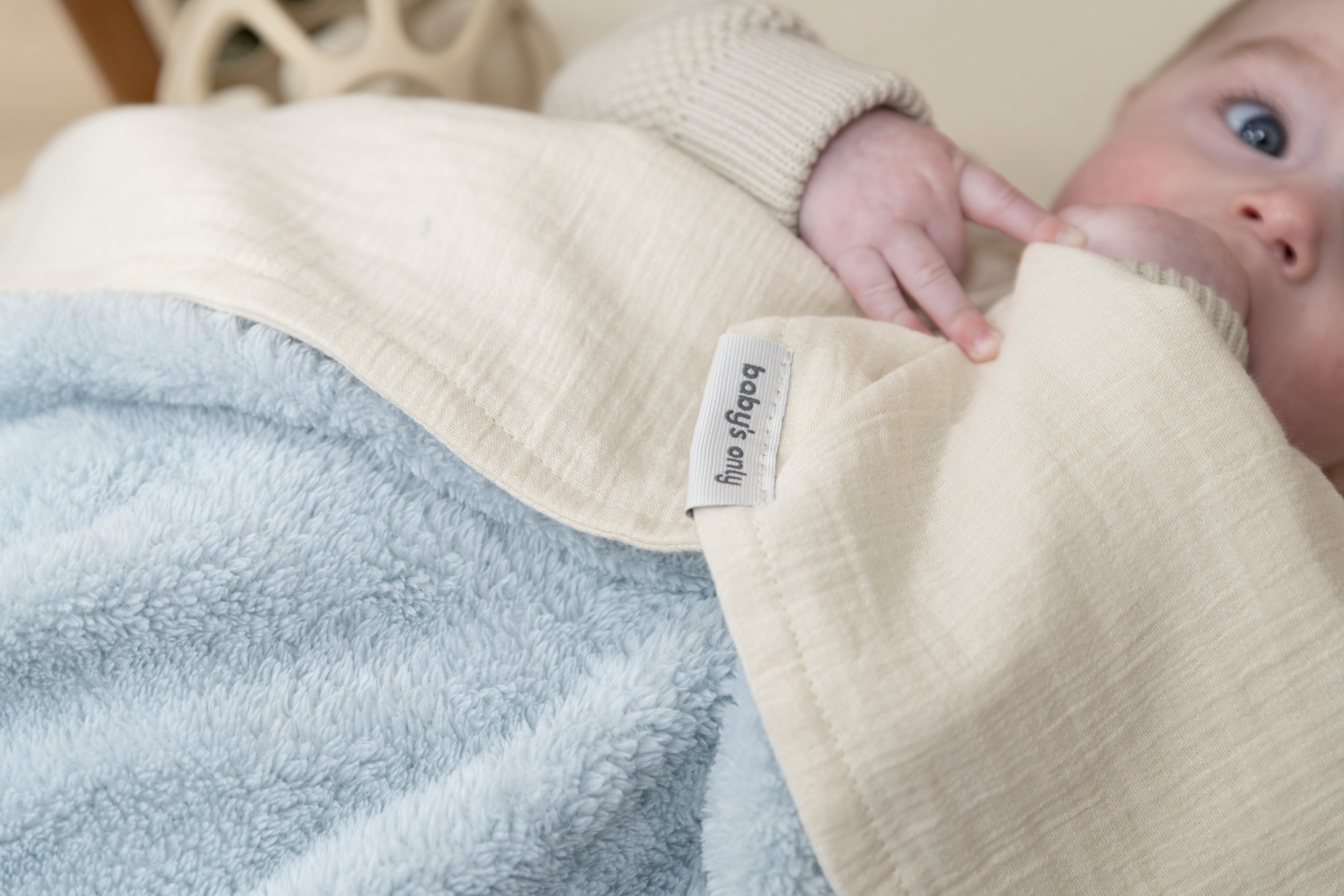 Baby crib blanket Cozy misty blue